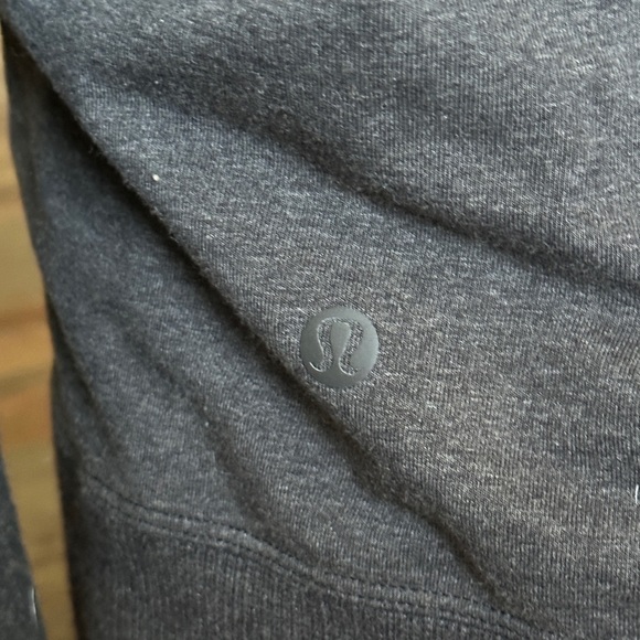 LULULEMON SIZE 4 LIGHT WEIGHT FULL ZIP HOODIE DARK CHARCOAL c14 - Picture 6 of 6